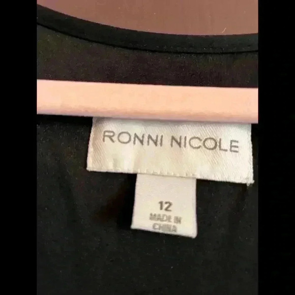 RONNI NICOLE Women's Black Tiered Ruffle Ruched Dress 12 black and white - Picture 3 of 3